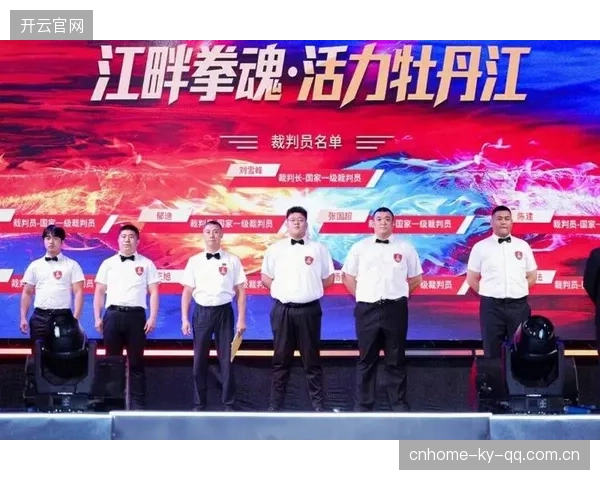 职业拳击赛前发布会气氛平稳，各方备战顺利